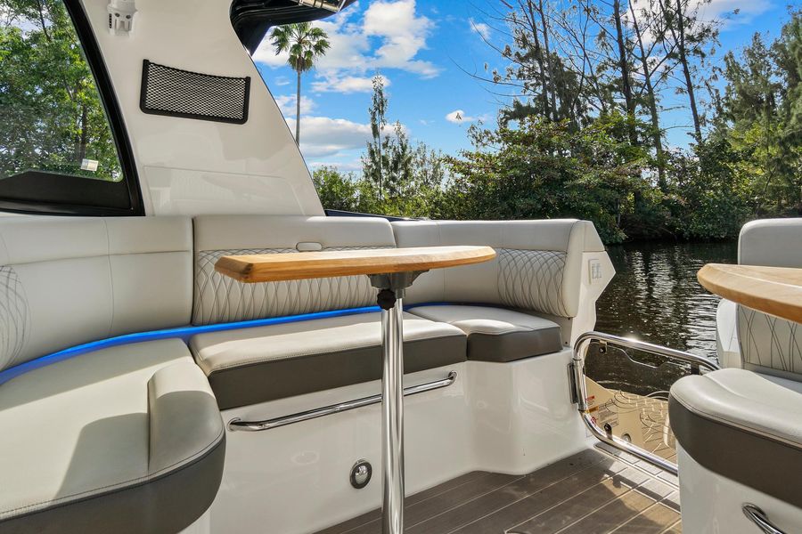 2021 Sea Ray 370 Sundancer