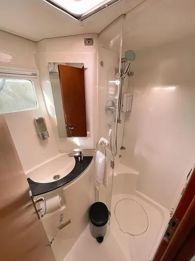  Yacht Photos Pics 2008 Leopard 46