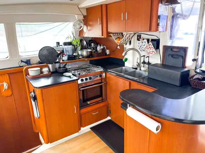  Yacht Photos Pics 2008 Leopard 46