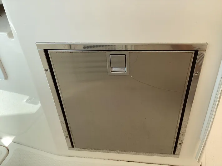  Yacht Photos Pics Stainless steel hatch on 2017 Pursuit DC 325 Dual Console boat.