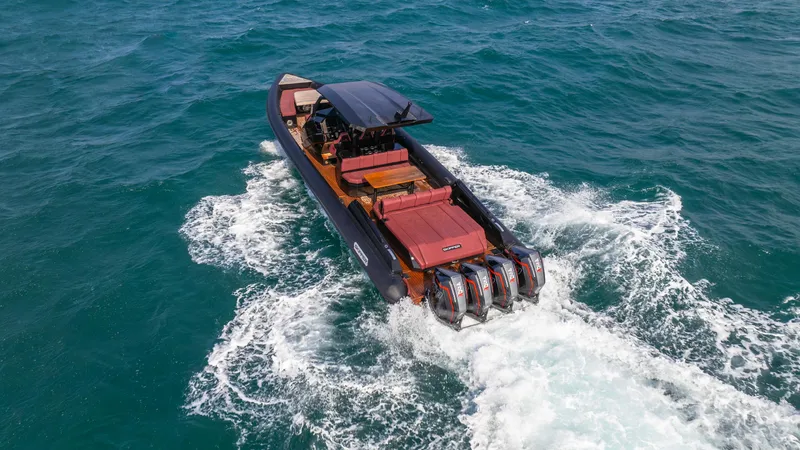 New 2025 Skipper 42 Quad 450r Yacht Photos Pics 2025 Skipper-BSK 42NC boat cruising on open water with powerful engines.