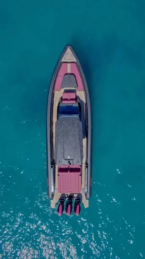 New 2025 Skipper 42 Quad 450r Yacht Photos Pics Aerial view of 2025 Skipper-BSK 42NC boat on clear blue water.