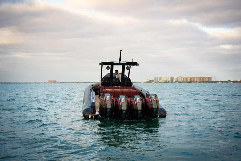 New 2025 Skipper 42 Quad 450r Yacht Photos Pics Skipper-BSK 42NC 2025 boat with multiple engines on open water under cloudy sky.