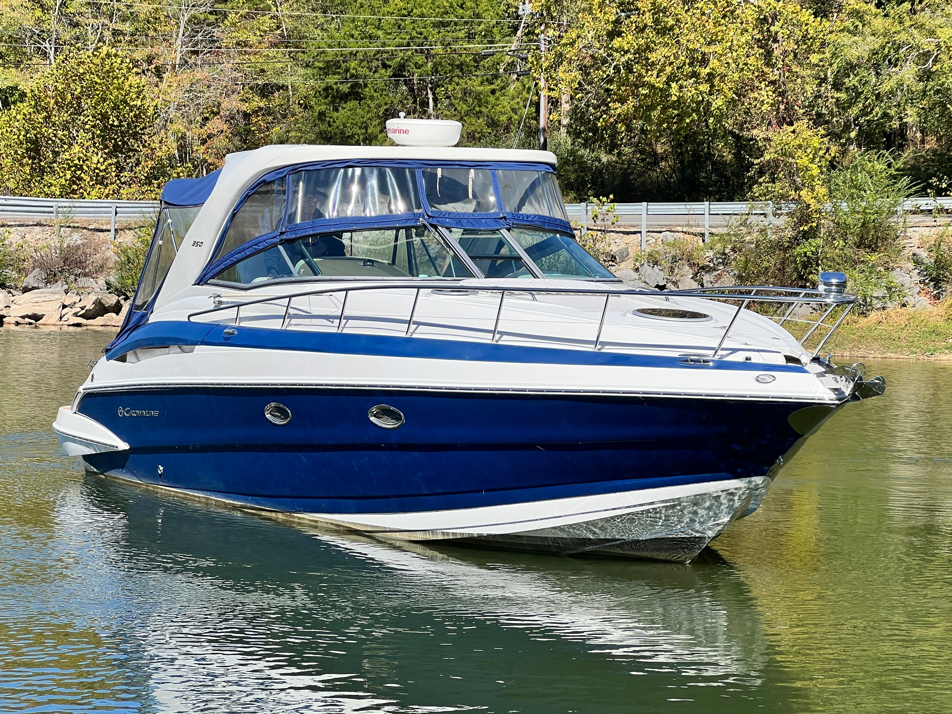 Crownline 350 Sport Yacht