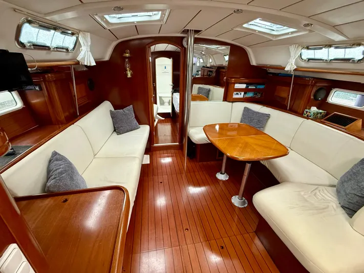 Razzmatazz Yacht Photos Pics 