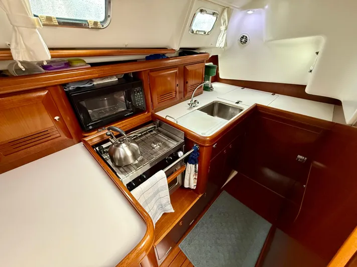 Razzmatazz Yacht Photos Pics 