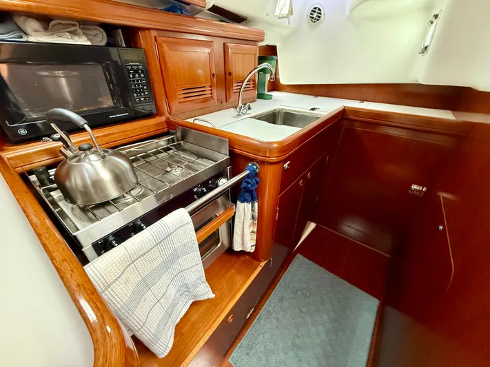 Razzmatazz Yacht Photos Pics 