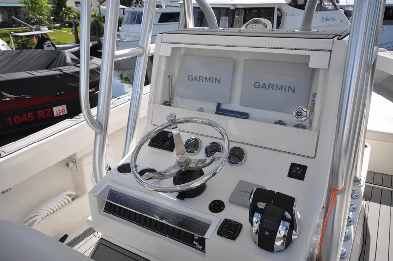  Yacht Photos Pics 2020 SeaVee 290B boat dashboard with dual Garmin displays and steering wheel.