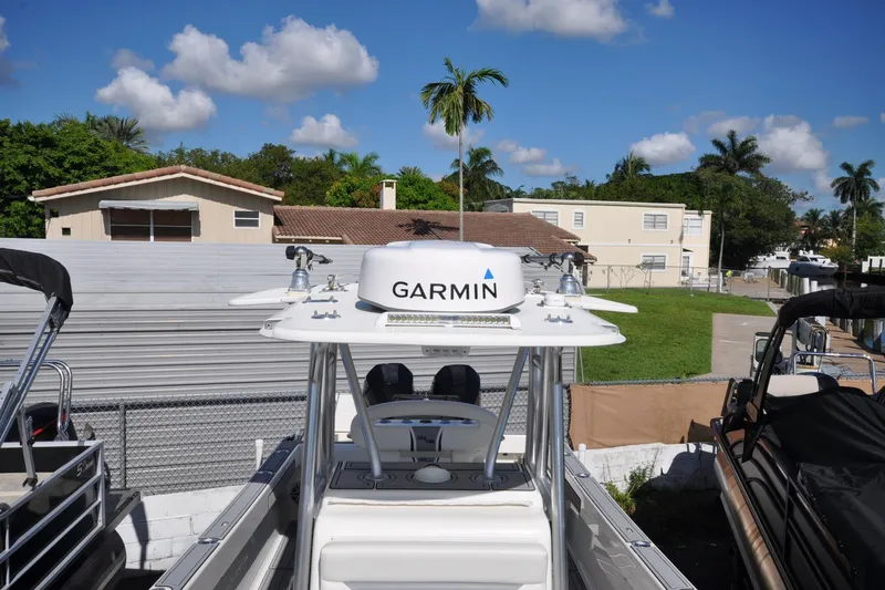  Yacht Photos Pics 2020 SeaVee 290B boat with Garmin equipment, docked under a clear blue sky.