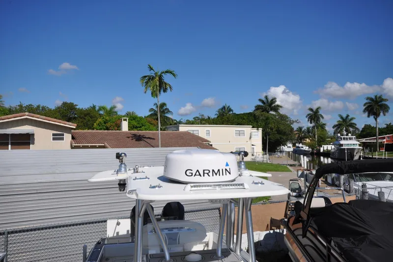  Yacht Photos Pics 2020 SeaVee 290B boat with Garmin equipment, docked near palm trees and houses.