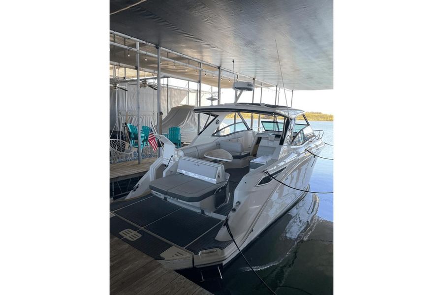 2021 Sea Ray 320 Sundancer