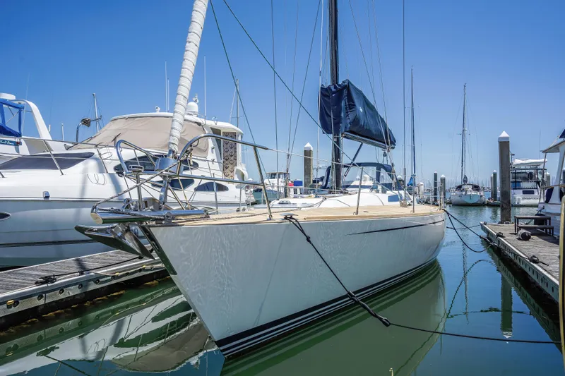 Hasard III Yacht Photos Pics port forward quarter