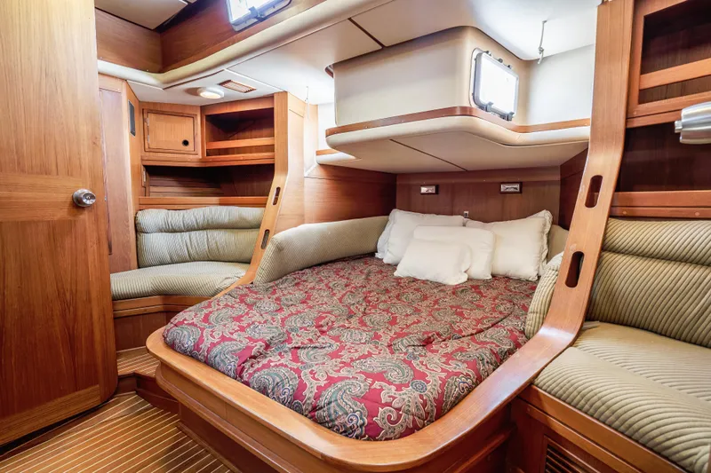 Hasard III Yacht Photos Pics Aft Island Berth