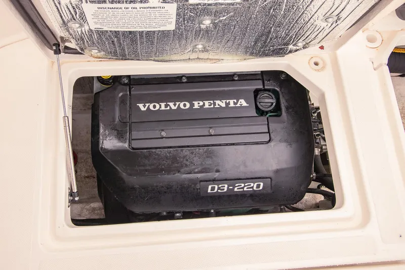 Halcyon Yacht Photos Pics Volvo Penta D3-220 engine in 2015 Aspen C100 boat compartment.
