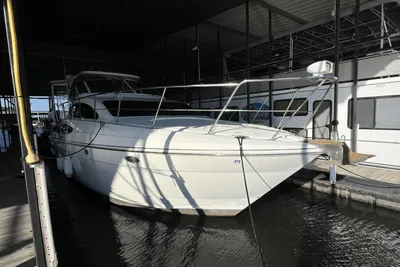 Cruisers Yachts 415 Express Motor Yacht