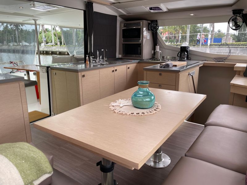 2019 Fountaine Pajot Helia 44 Evolution