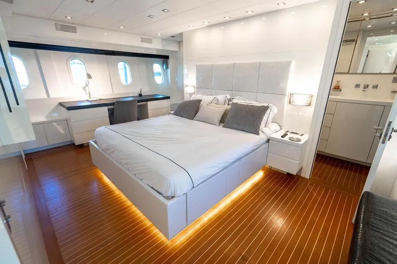 Venture Yacht Photos Pics Luxurious bedroom interior on 2007 Arno Leopard 31 yacht with modern design and ambient lighting.