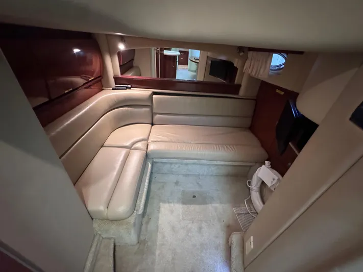 Skeeter Yacht Photos Pics Interior of 2004 Sea Ray 420 Sundancer yacht with beige seating and modern amenities.