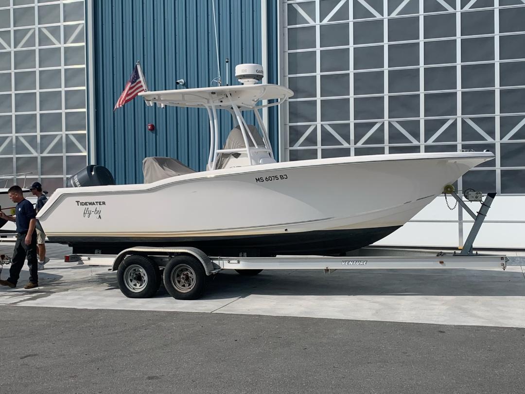 2013 Tidewater 230 Adventure Center Console Barche a console centrale
