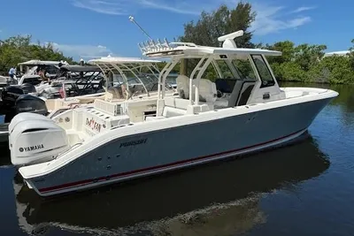 Pursuit S 328 Sport