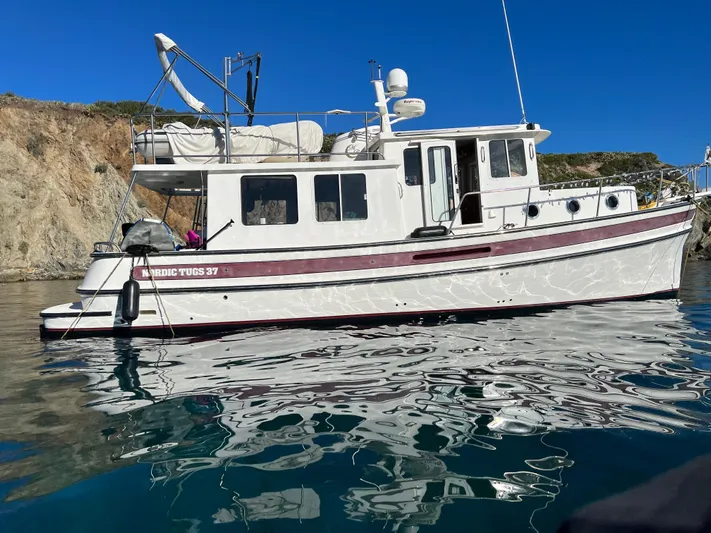 Moon River Yacht Photos Pics 