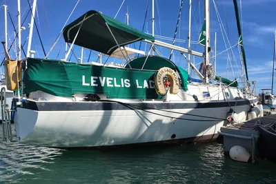 1990 Trident Challenger 35