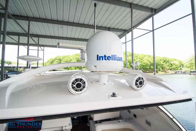  Yacht Photos Pics 2010 Sea Ray 470 Sundancer with Intellian satellite system at Big Thunder Marine.