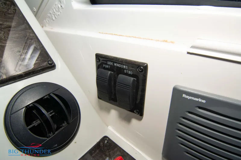  Yacht Photos Pics Control panel of a 2010 Sea Ray 470 Sundancer yacht.