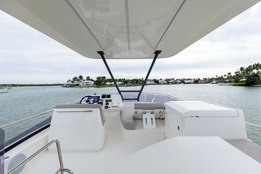 2022 Prestige 460 Flybridge