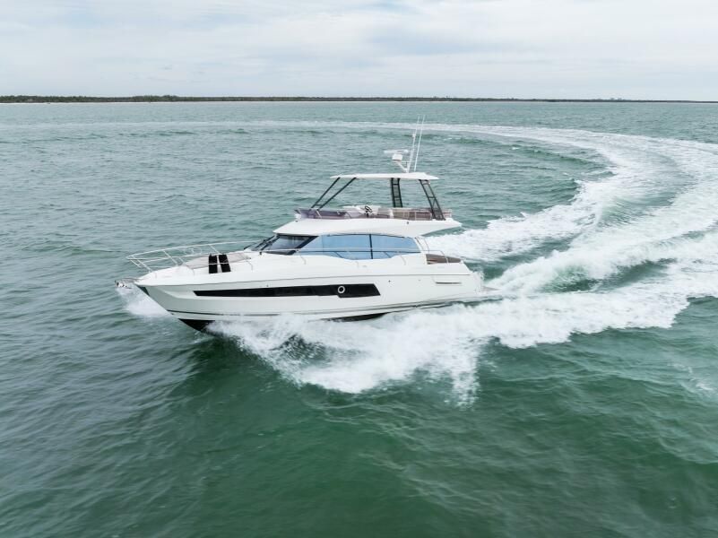 2022 Prestige 460 Flybridge