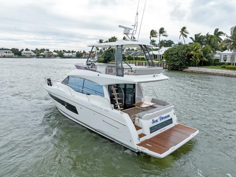 2022 Prestige 460 Flybridge