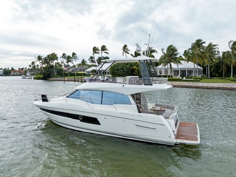 2022 Prestige 460 Flybridge