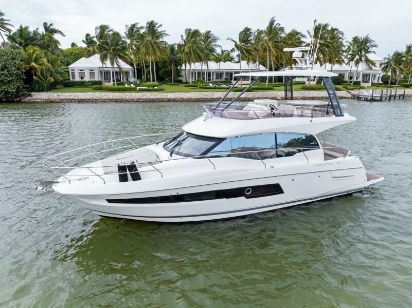 2022 Prestige 460 Flybridge