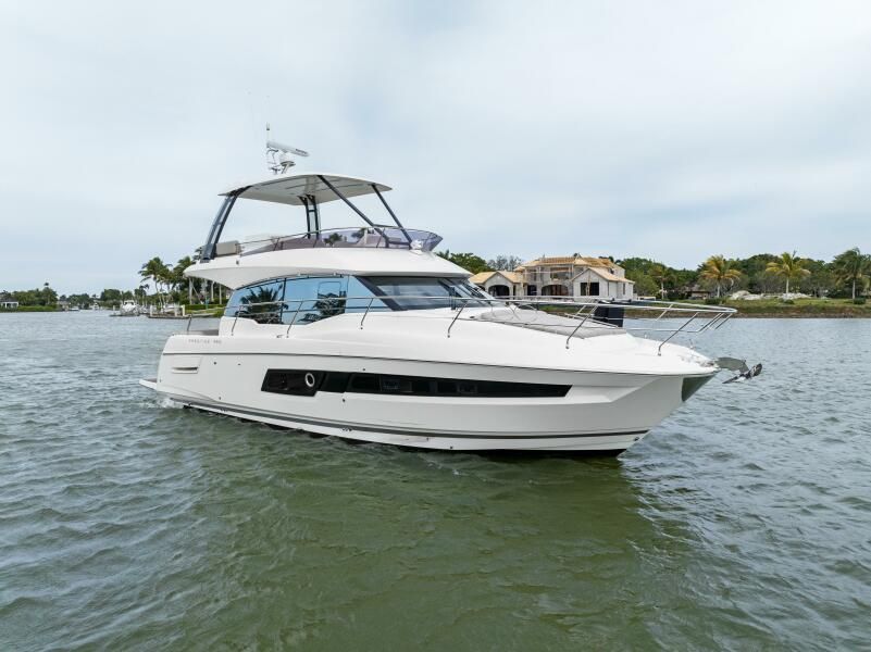 2022 Prestige 460 Flybridge