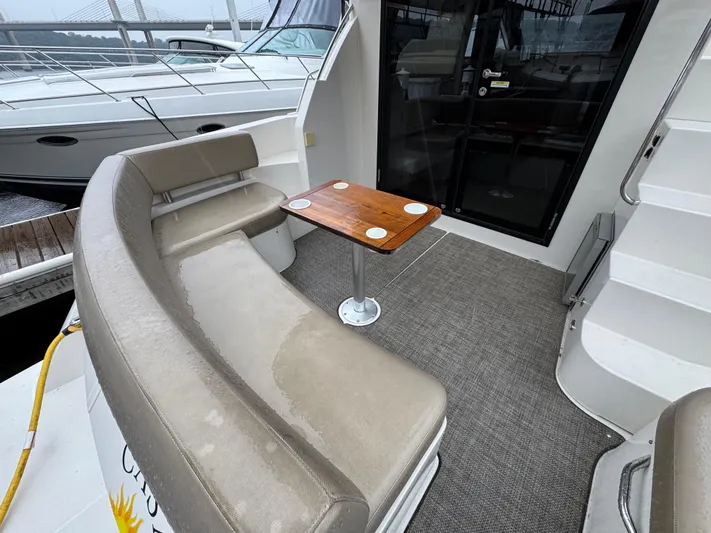 Casa De Luz Yacht Photos Pics 2014 Carver C40 Command Bridge yacht interior with seating and table.