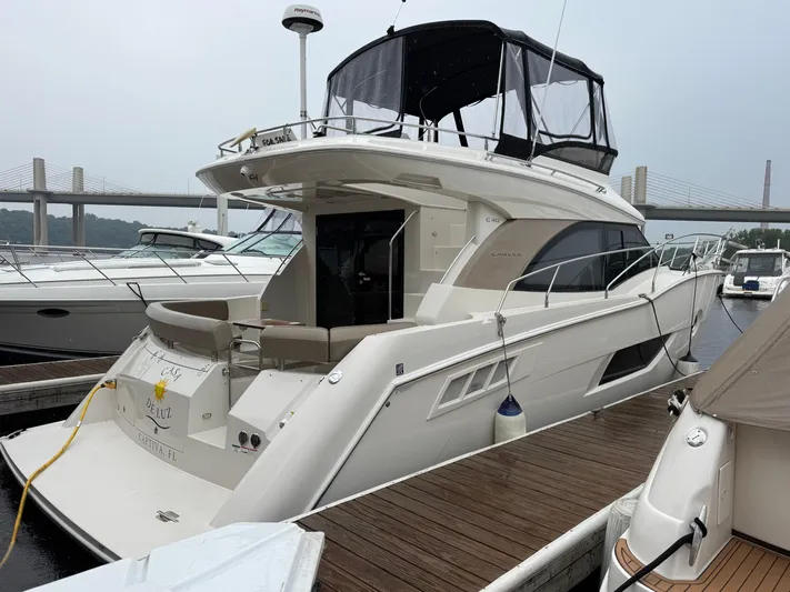 Casa De Luz Yacht Photos Pics 2014 Carver C40 Command Bridge yacht docked at marina, featuring sleek design and spacious deck.