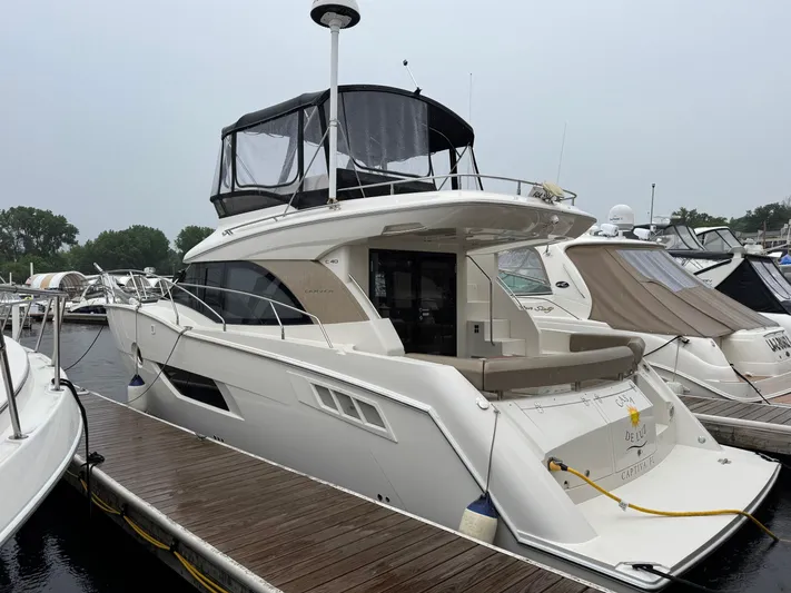 Casa De Luz Yacht Photos Pics 2014 Carver C40 Command Bridge yacht docked at marina, featuring sleek design and spacious deck.