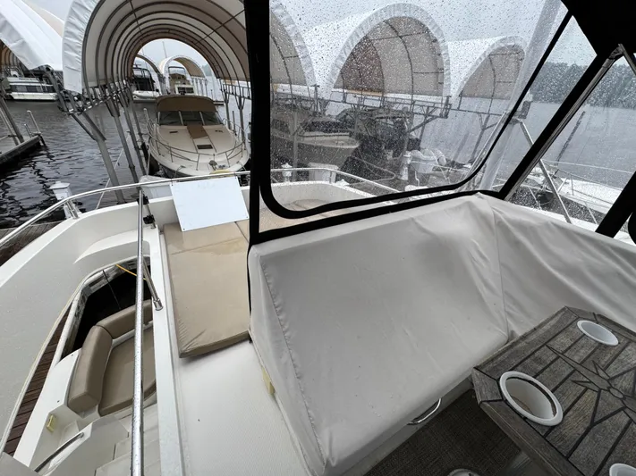 Casa De Luz Yacht Photos Pics 2014 Carver C40 Command Bridge yacht docked under covered marina.