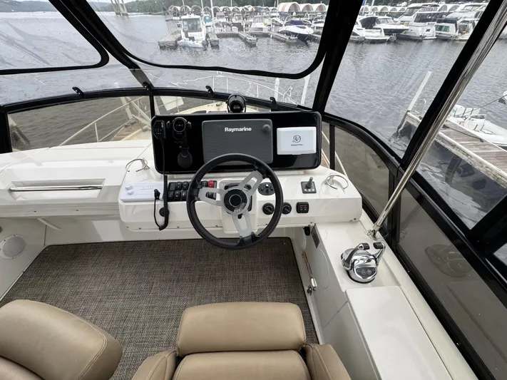 Casa De Luz Yacht Photos Pics 2014 Carver C40 Command Bridge helm with Raymarine navigation, docked at marina.