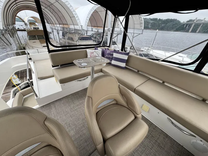 Casa De Luz Yacht Photos Pics 2014 Carver C40 Command Bridge interior with seating and table, docked by the water.