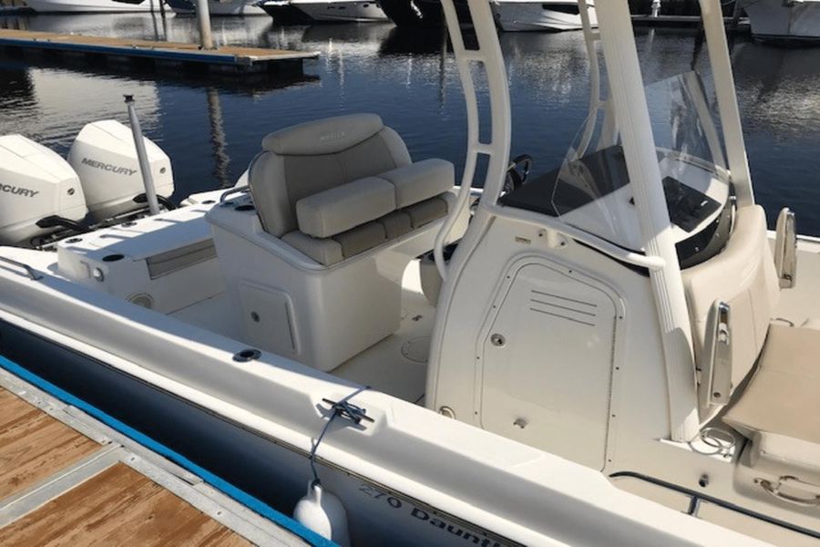 2020 Boston Whaler 270 Dauntless