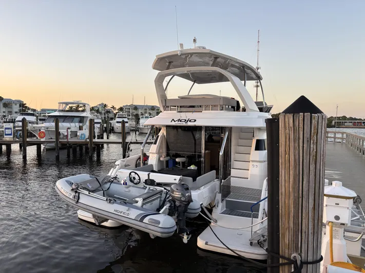 Mojo Yacht Photos Pics 