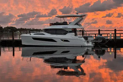 Aquila 44 Yacht
