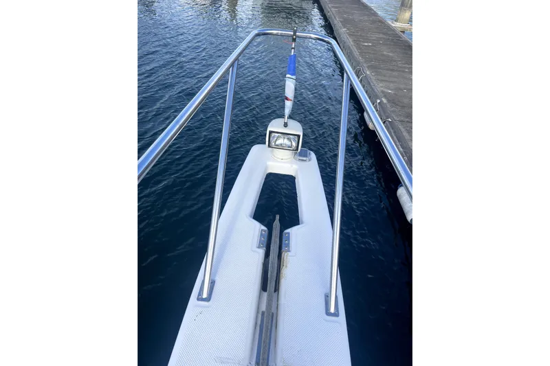 Yeah Buddy Yacht Photos Pics Bow view of 2001 Bayliner 3988 Command Bridge Motoryacht at dock.