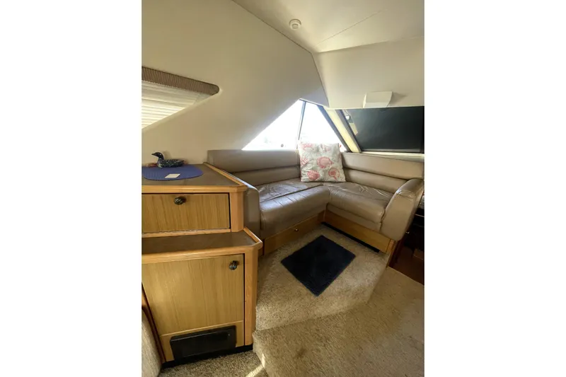 Yeah Buddy Yacht Photos Pics Interior of 2001 Bayliner 3988 Command Bridge Motoryacht with cozy seating area.