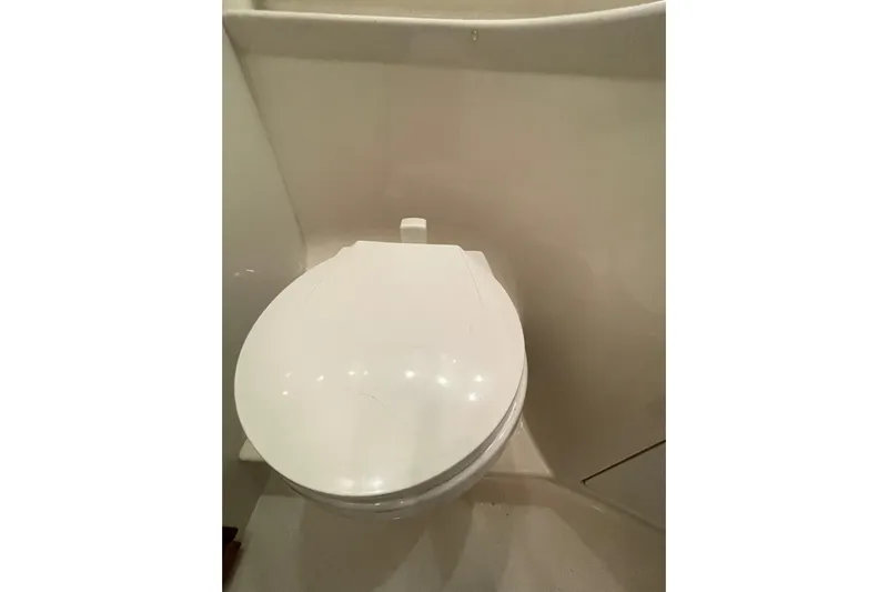 Yeah Buddy Yacht Photos Pics White toilet in the 2001 Bayliner 3988 Command Bridge Motoryacht bathroom.