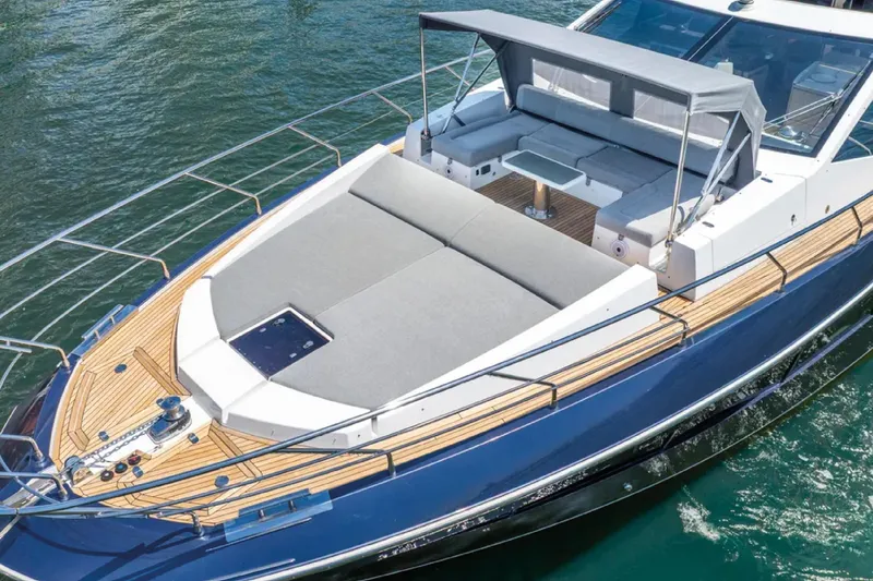No Name Yacht Photos Pics 2019 Azimut S7 yacht with spacious deck and luxurious seating on water.