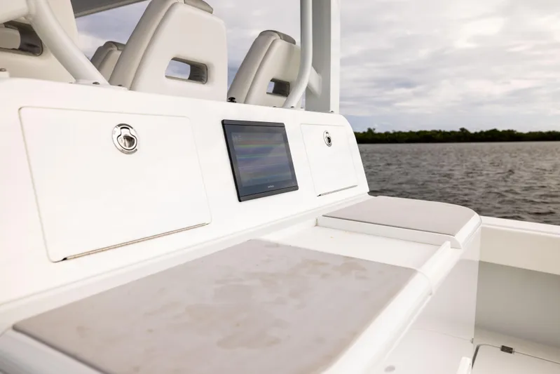  Yacht Photos Pics Freeman 43 boat interior, 2023 model, featuring sleek seating and storage compartments.