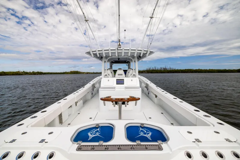  Yacht Photos Pics 2023 Freeman 43 boat on water, showcasing spacious deck and modern design.