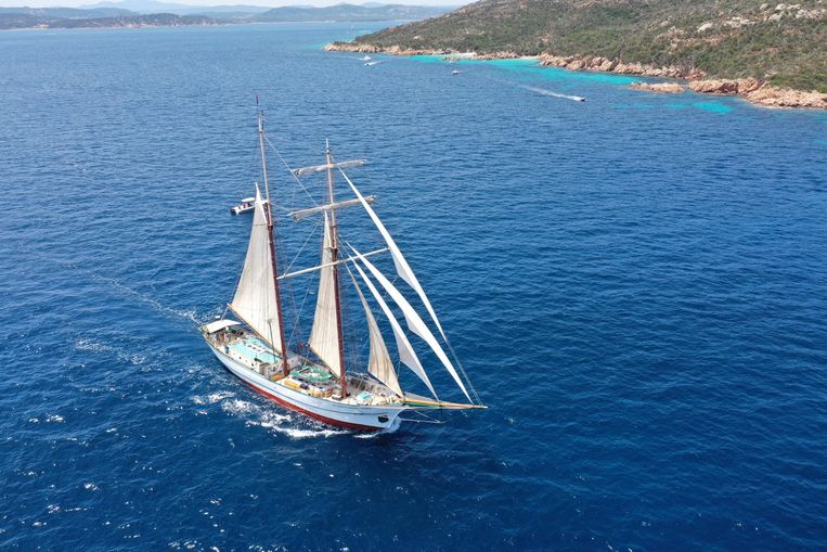 1958-137-10-custom-topsail-schooner